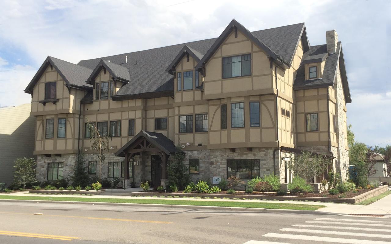 Aspenwood Manor Aparthotel Provo Exterior photo